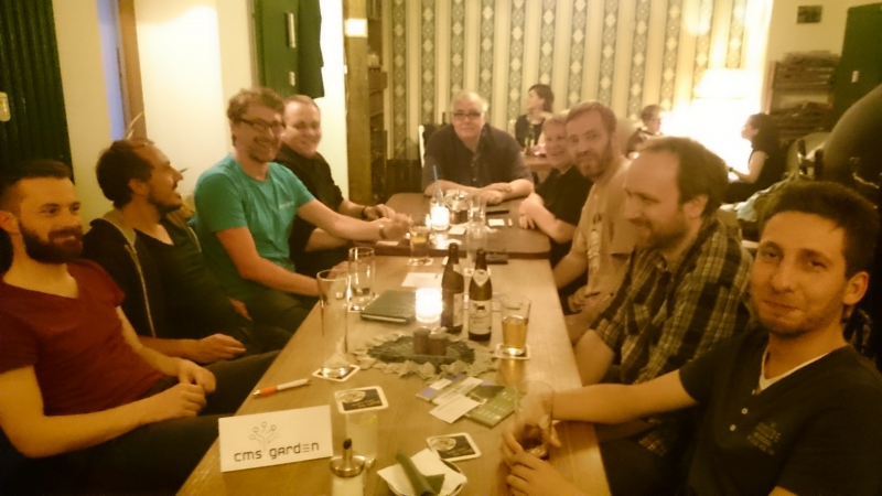 Foto Gruppe beim Stammtisch in Leipzig